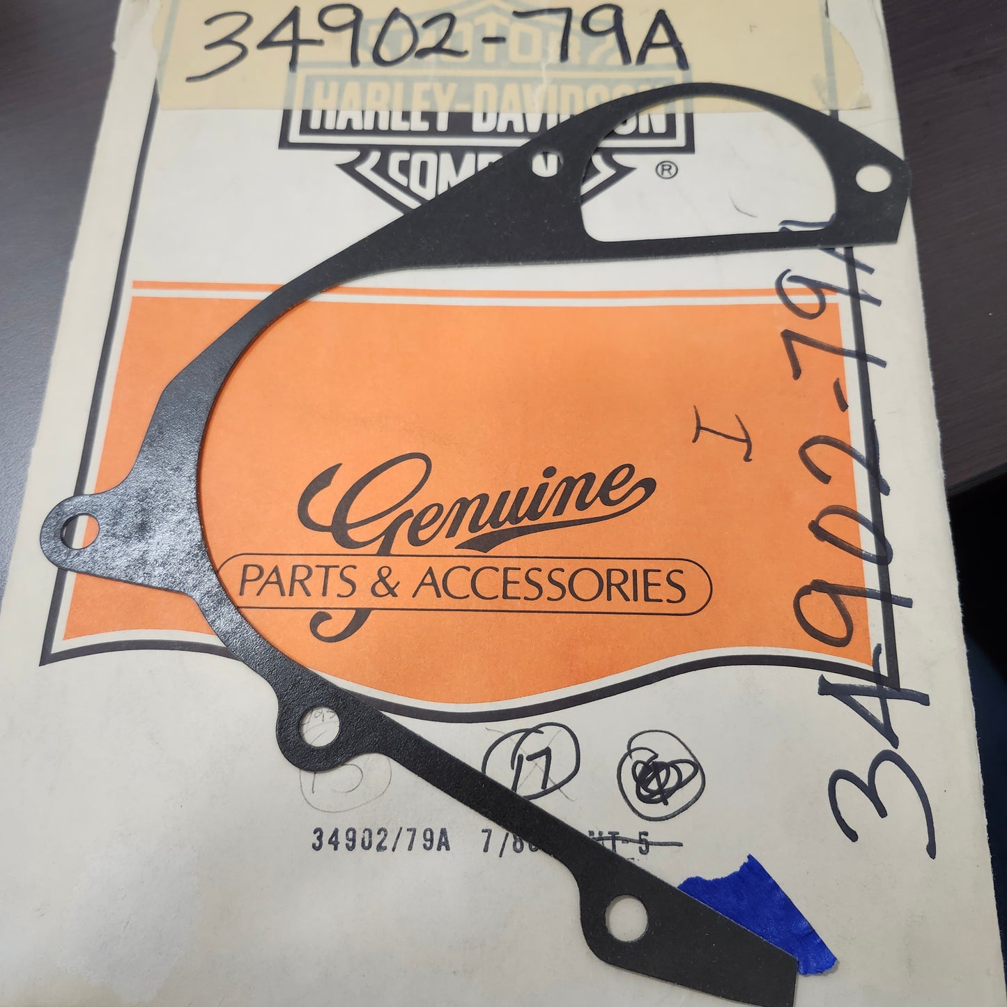 #34902-79A
Inner primary chaincase to transmision gasket
Genuine Parts and Accessories