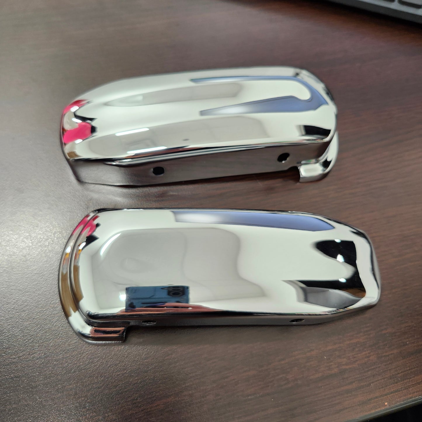 Smooth chrome rear axle covers
Fits 2008 and later dyna models
Brand new Genuine Harley-Davidson part. All Hardware is included.
Obsolete part.
No returns and no exchanges.