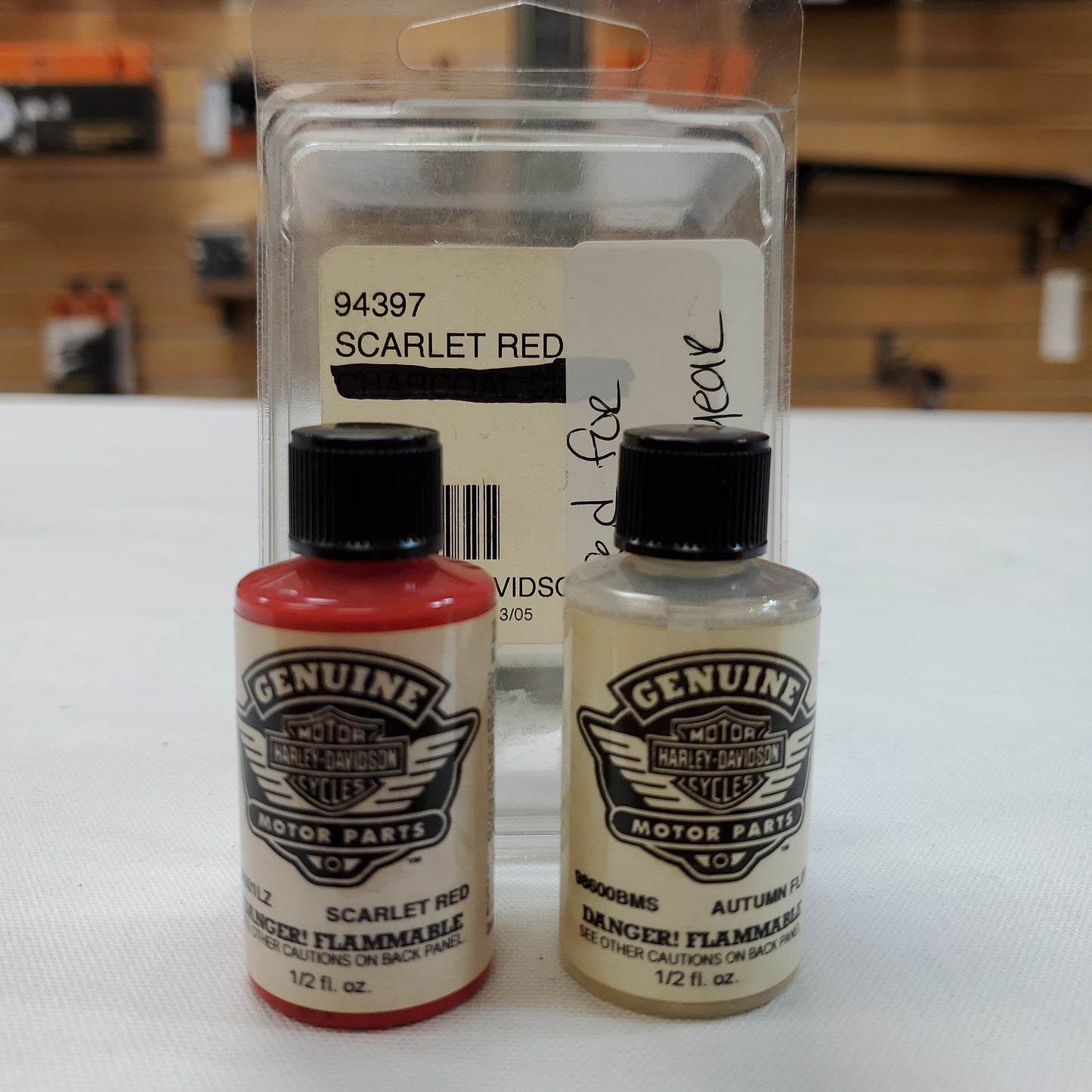 Genuine Harley-Davidson Touch up paint kit #94397 Kit includes Scarlet red and Clear Top Coat Color is used for 2011 model year