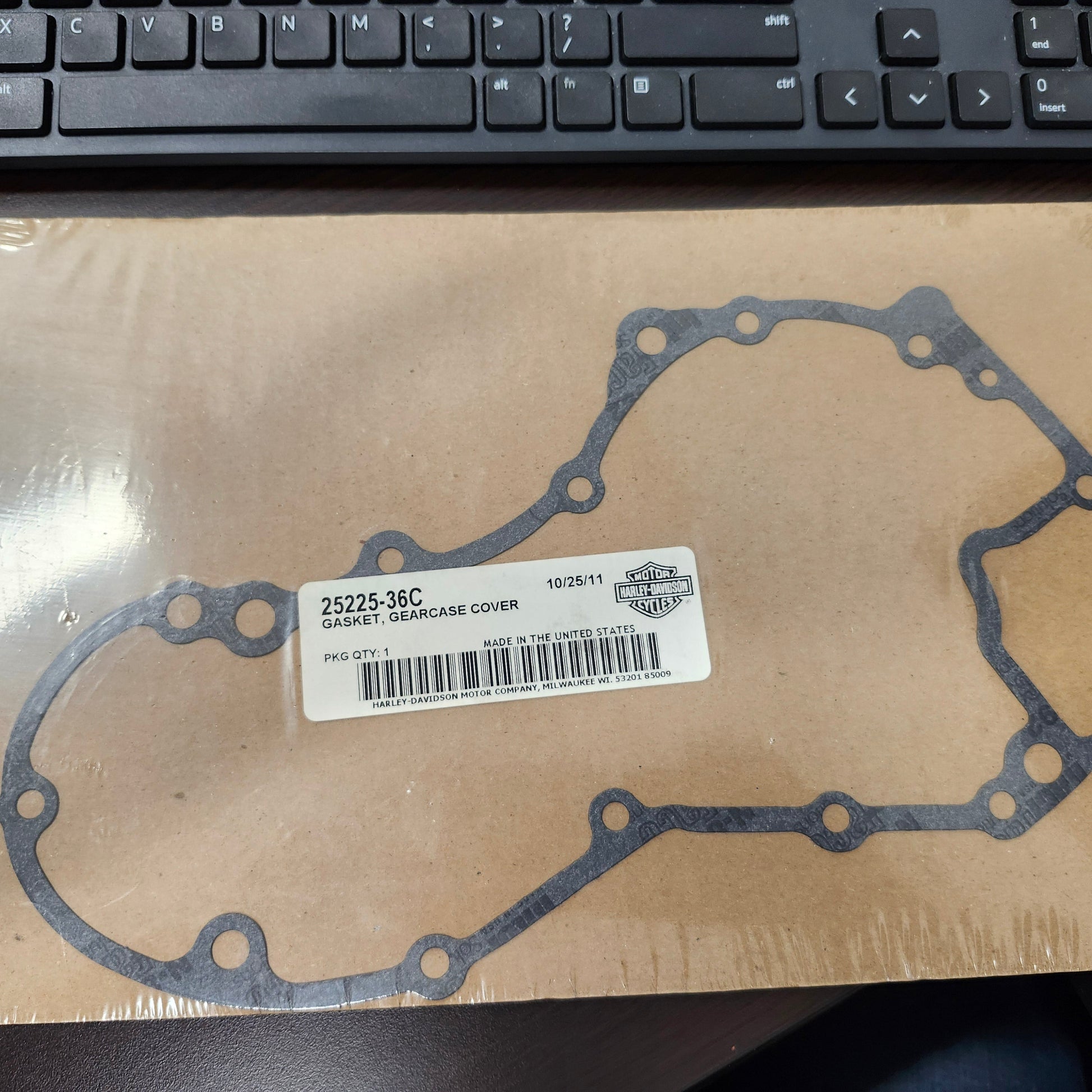 #25225-36C Gearcase cover gasket

#25225-36C Fits 41-69 FL, FLH models
