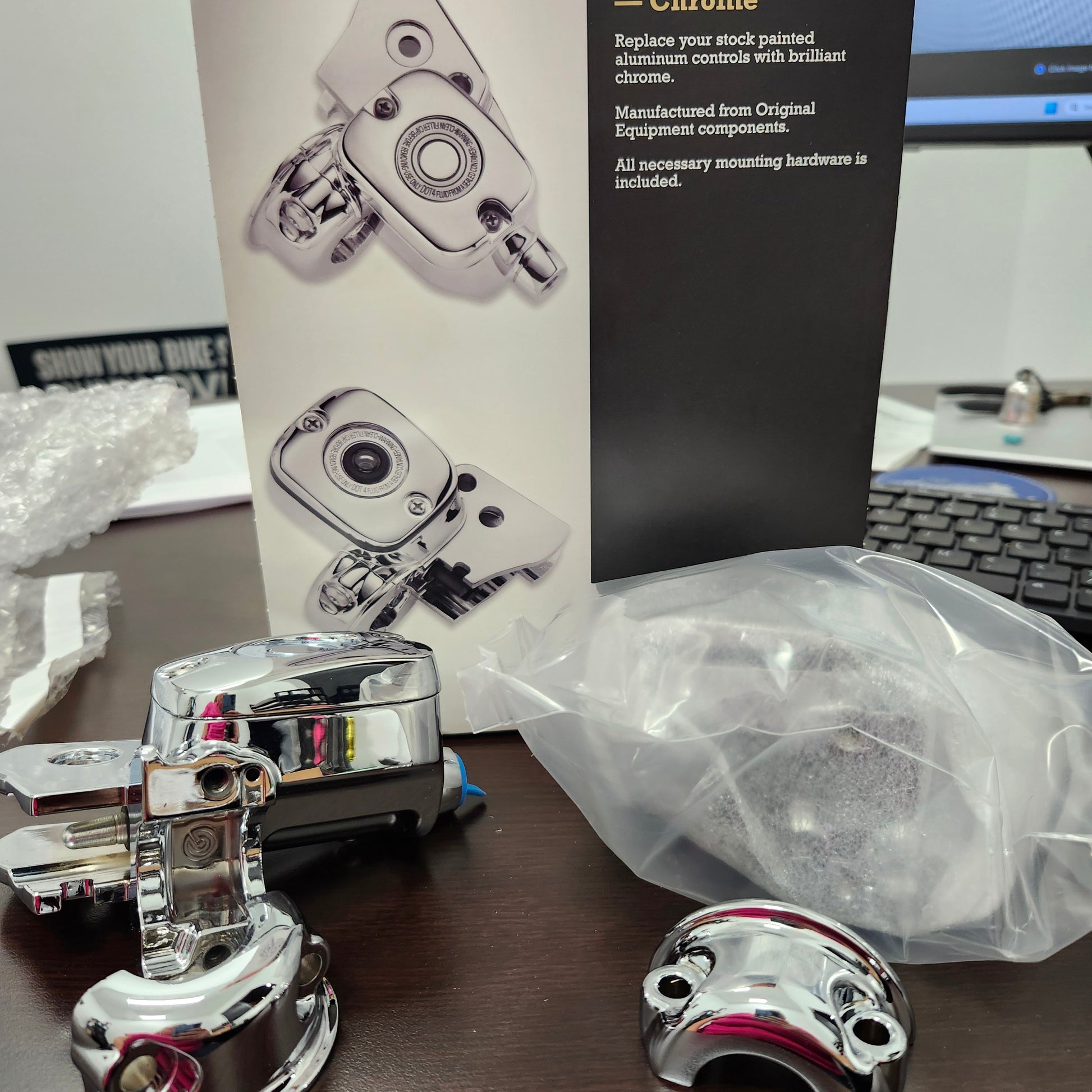 Chrome front brake master cylinder with cover and clamp(right hand control side)

Chrome Clutch master cylinder reservoir with cover and clamp.(Left hand control side)

This kit part number is obsolete.&nbsp;

Fits 2017-2020 touring and 2019-2020 trike models

