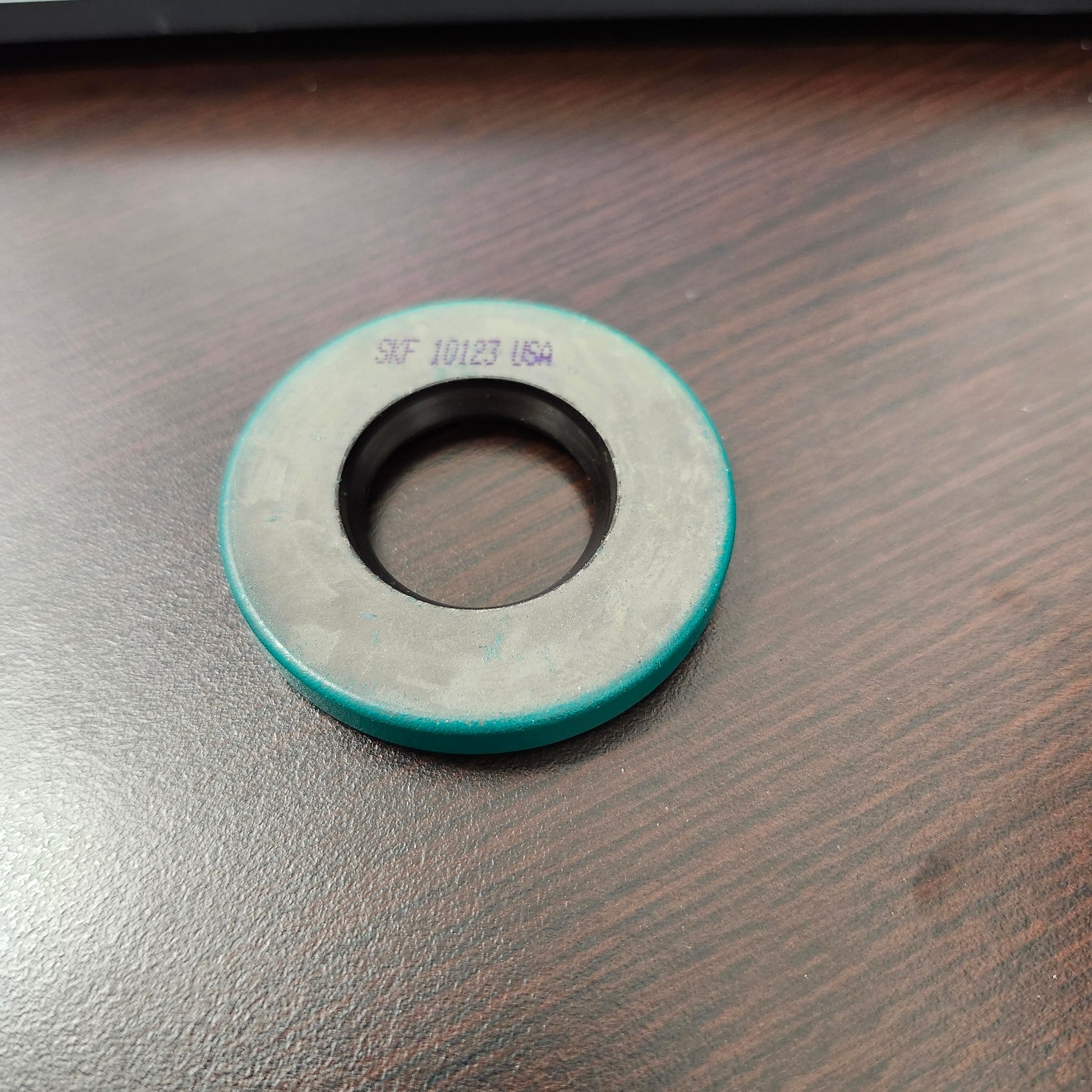 #12018 Inner primary oil seal

Fits 1980 and earlier models

Contact store for exact fitment

Genuine Harley-Davidson products