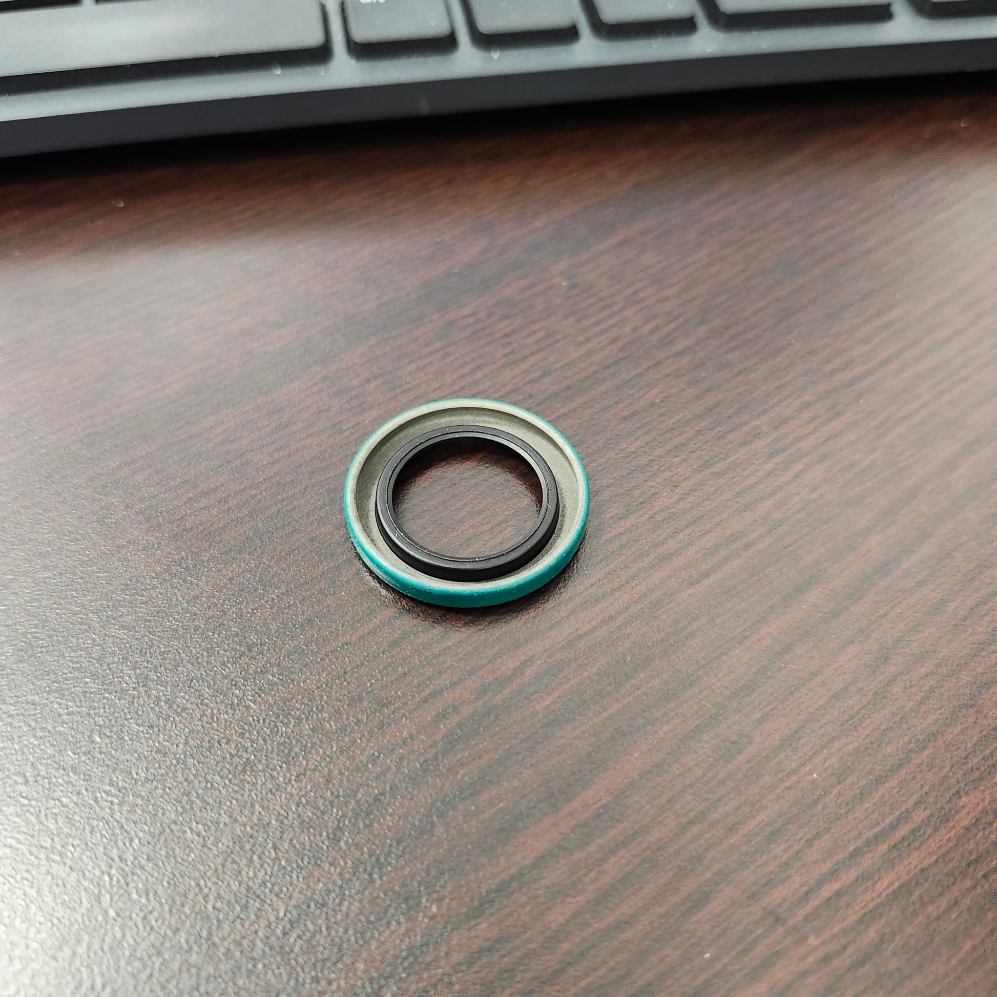 #12043 transmission oil seal

Fits: 1980-1983 tour glide models

Genuine Harley-Davidson products

Obsolete part-no returns and no exchanges