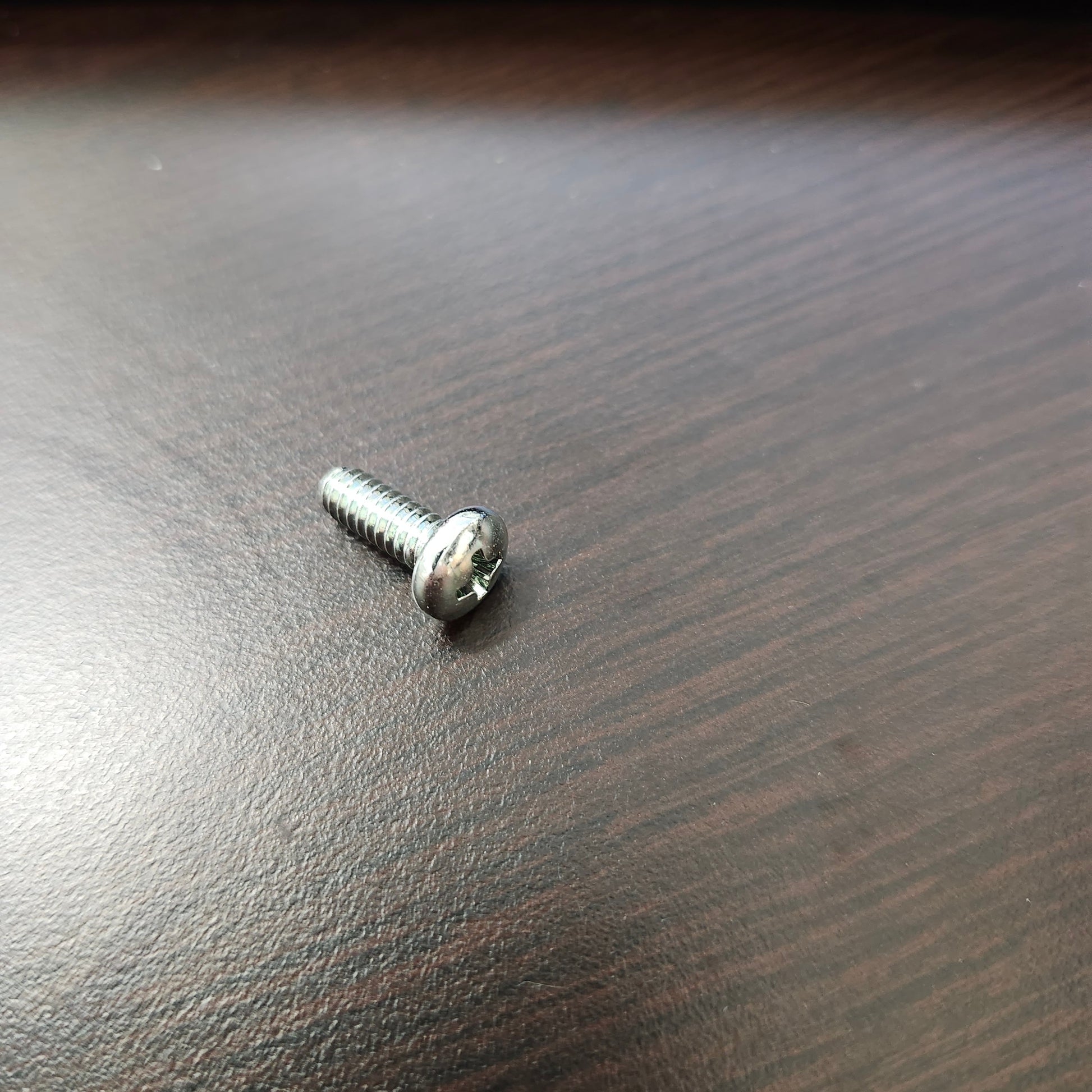 #2592 Multi-use screw 10X24-1/2

Used in multiple places on multiple models

Genuine Harley-Davidson products

Obsolete part-no returns and no exchanges.